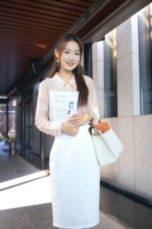 揉捏小龙女高耸双乳_高清免费高清观看