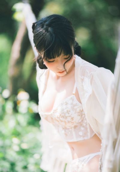 国产白丝袜美女久久久久久久久_1080免费高清观看